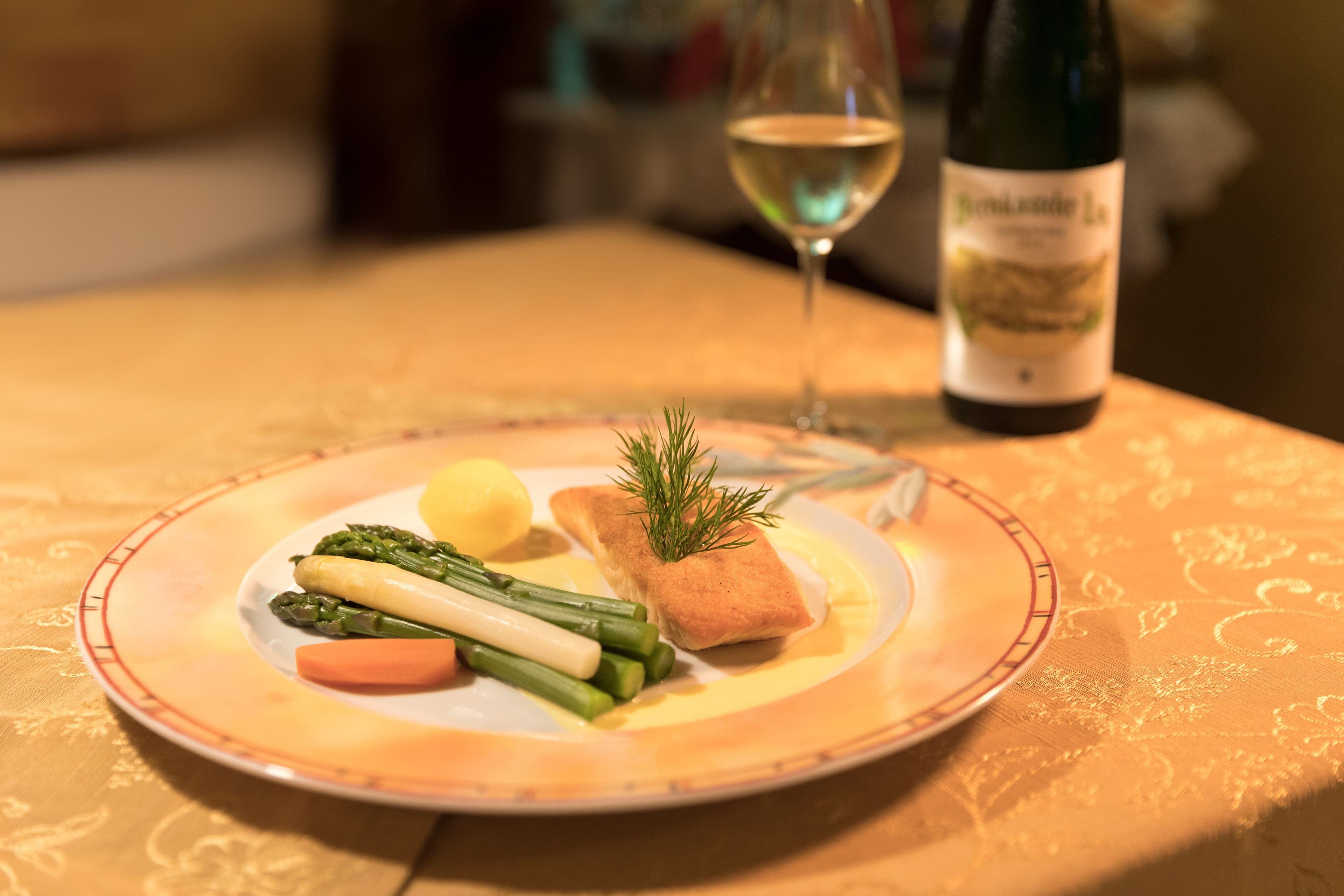 Lachs an Spargel